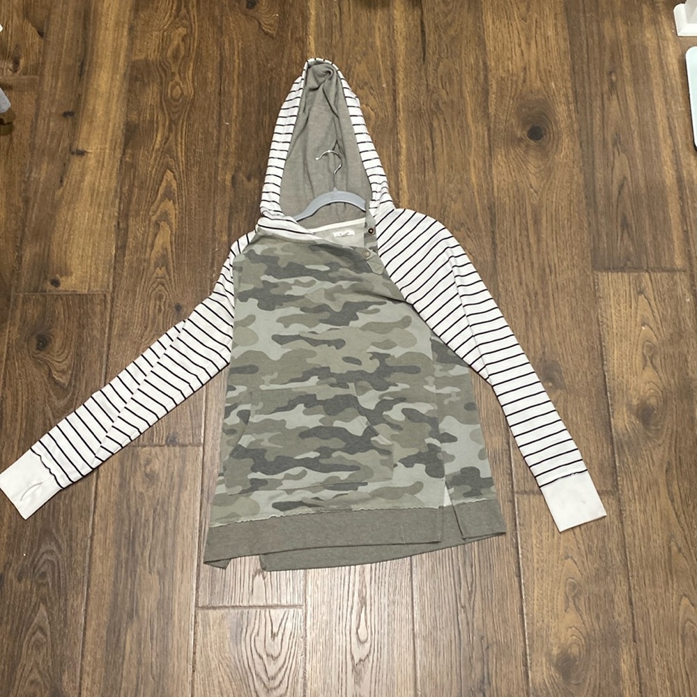 Camo/stripes pull over